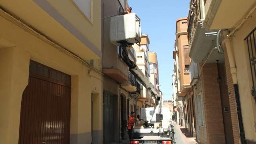 Sustitución de las farolas por unas nuevas con bombillas led.