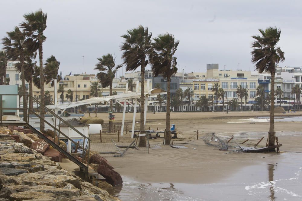 Las playas de la Malva-rosa, el Cabanyal y la Marina tras el temporal marítimo.