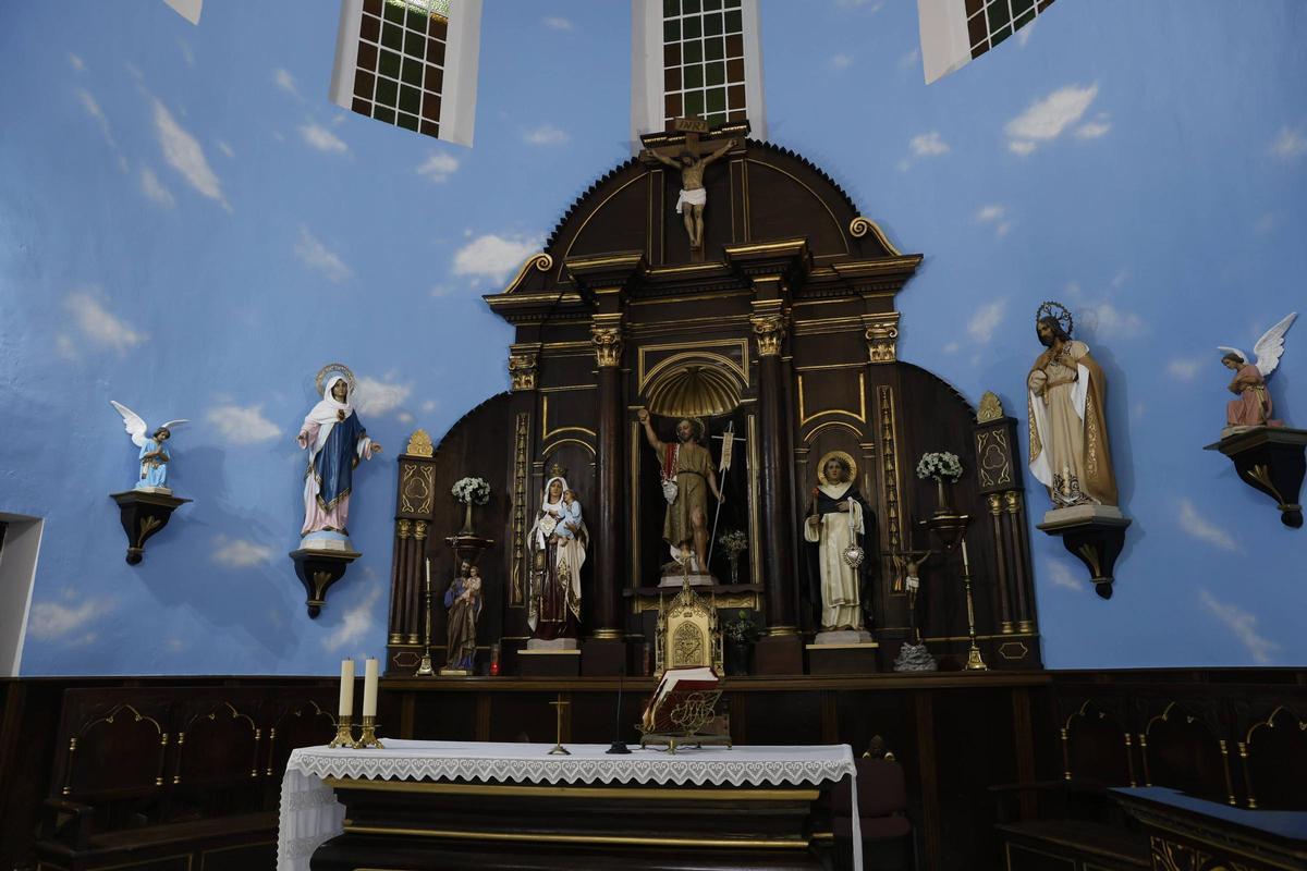 EN IMÁGENES: La 'colorida' iglesia de San Juan de La Arena, en Soto del Barco