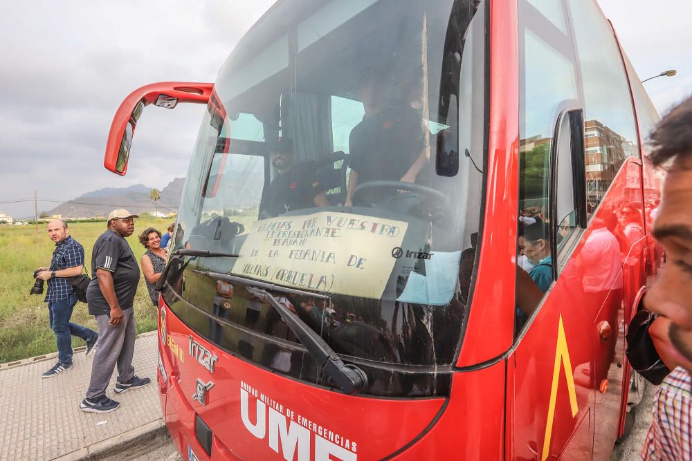 Orihuela despide a la UME entre vítores y aplausos