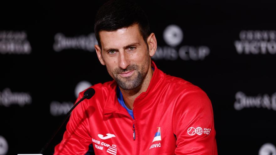 Djokovic detiene su rueda de prensa para apuntarse una palabra en español