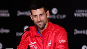 Djokovic detiene su rueda de prensa para apuntarse una palabra en español