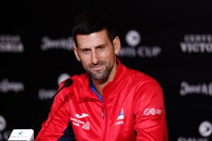 Djokovic detiene su rueda de prensa para apuntarse una palabra en español