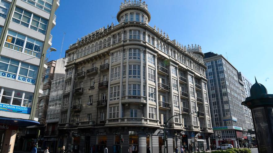 Los gestores de la Casa Escariz, en la plaza de Pontevedra de A Coruña, defiende que no hacer obras sería actuar "de mala fe"