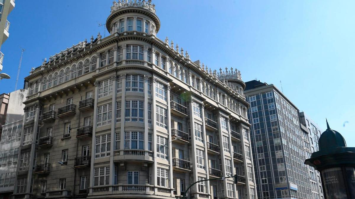 La casa Escariz, en la plaza de Pontevedra.