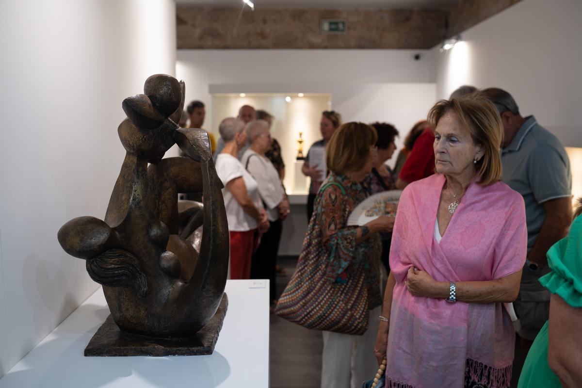 Público asiste a la visita especial al Museo Lobo organizada por Amigos de Baltasar Lobo por el 30 aniversario de la muerte del artista