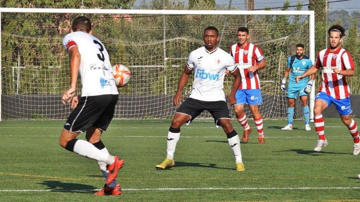 Llosetense y Santanyí disputaron un encuentro entretenido en el municipal de Es Puig. | FUTBOLBALEAR.ES