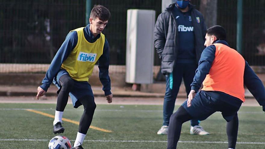 El Poblense visita al líder con el reto de sumar su segundo triunfo como visitante