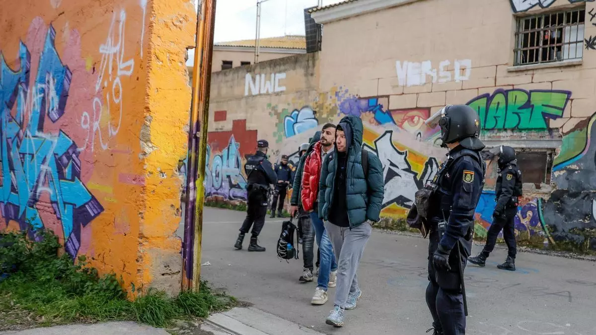 Cort da a los ocupantes de la antigua cárcel cinco días para desalojarla y alerta del riesgo de contagios por hantavirus