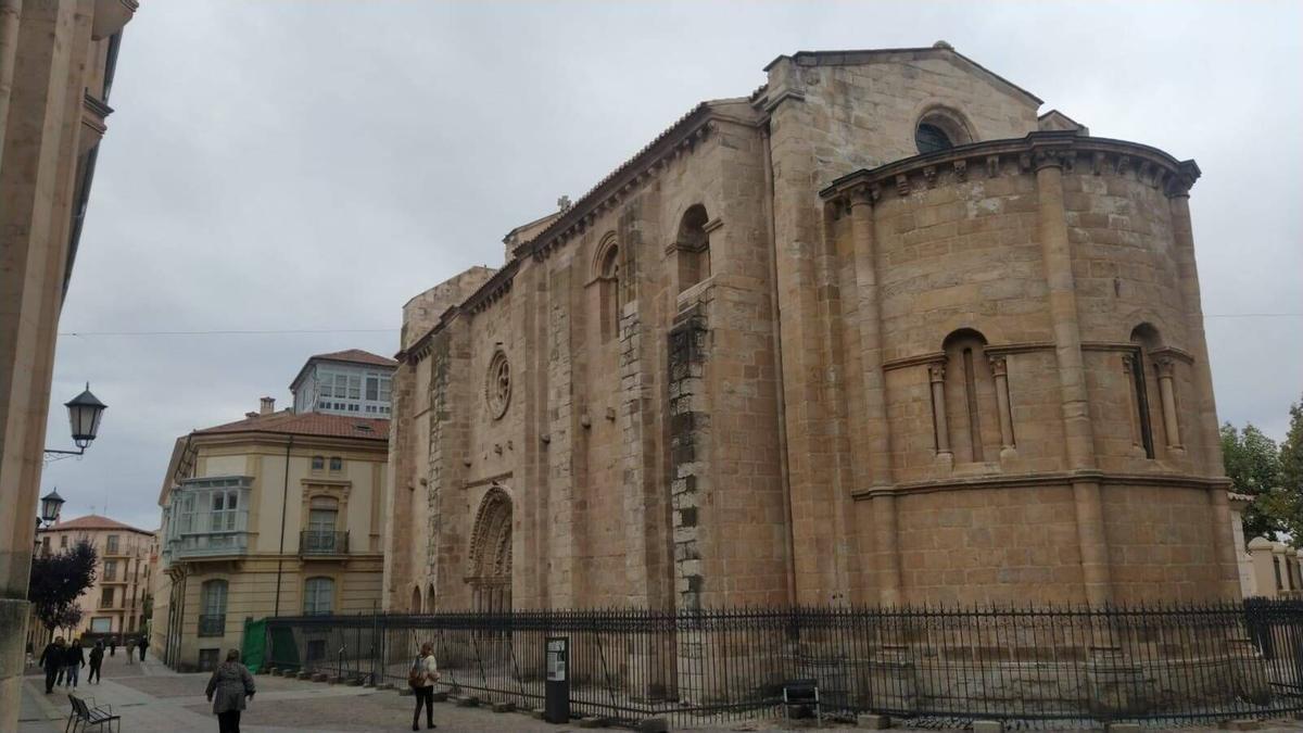 La iglesia de La Magdalena sin andamios ni grúa