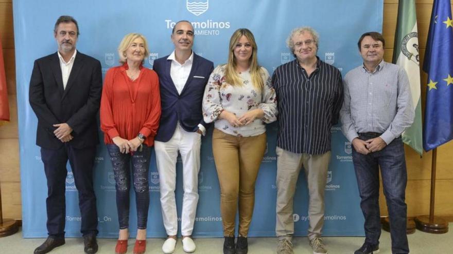 El jurado del premio, con la edil de Promoción Cultural, Aida Blanes.