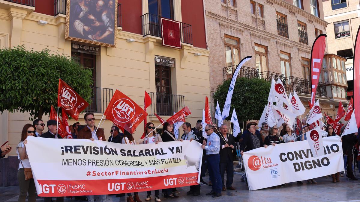Protesta de los trabajadores de banca para reclamar el convenio colectivo.