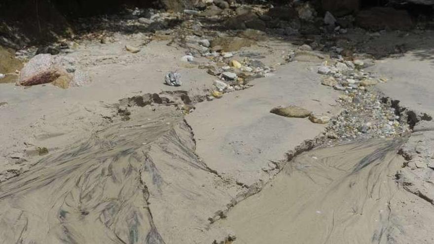 Usuarios piden recuperar la fuente y evitar las piedras en la playa de Naval