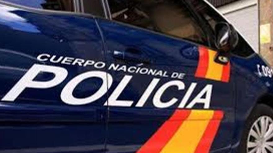 Un menor de 13 años acuchilla a la madre de su novia por petición de la hija