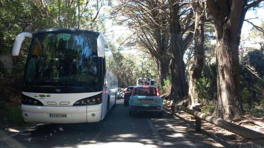 Vecinos de Anaga, hartos del colapso en el tráfico, reclaman soluciones inmediatas