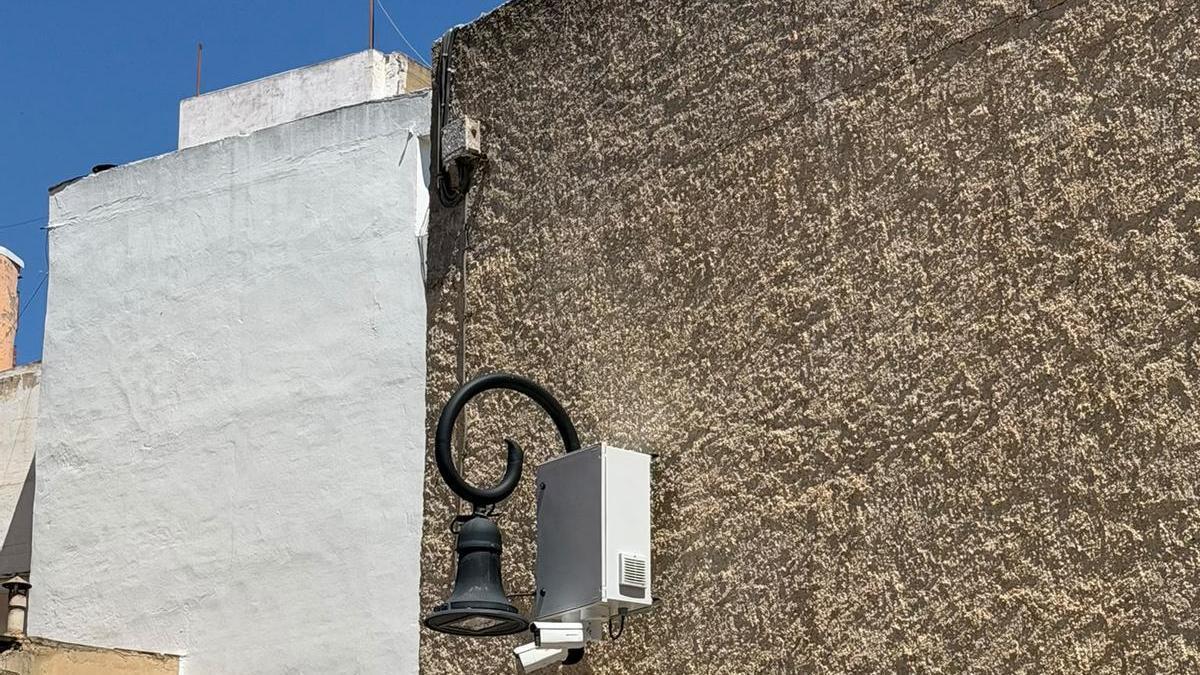 Una de las cámaras de tráfico instalada en la zona.