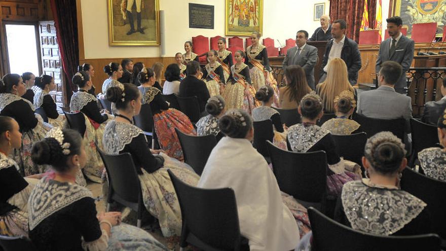 Elche presenta a las candidatas a reina y damas de las fiestas 