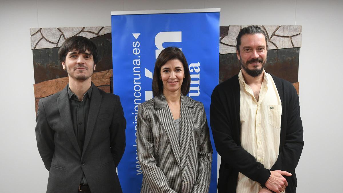 Ricardo Rubín, Beatriz Miranda y José Luis Vázquez, en la redacción de La Opinión A Coruña.