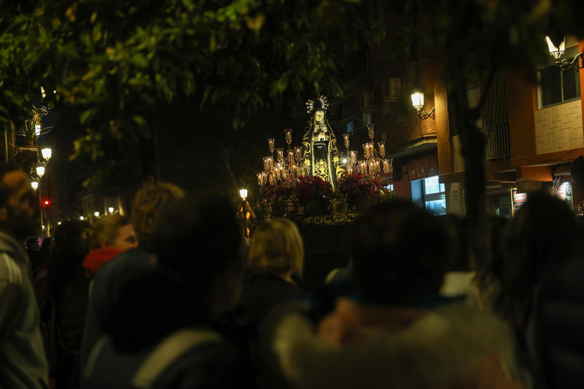 Semana Santa Marinera: La Dolorosa procesiona por el Cabanyal