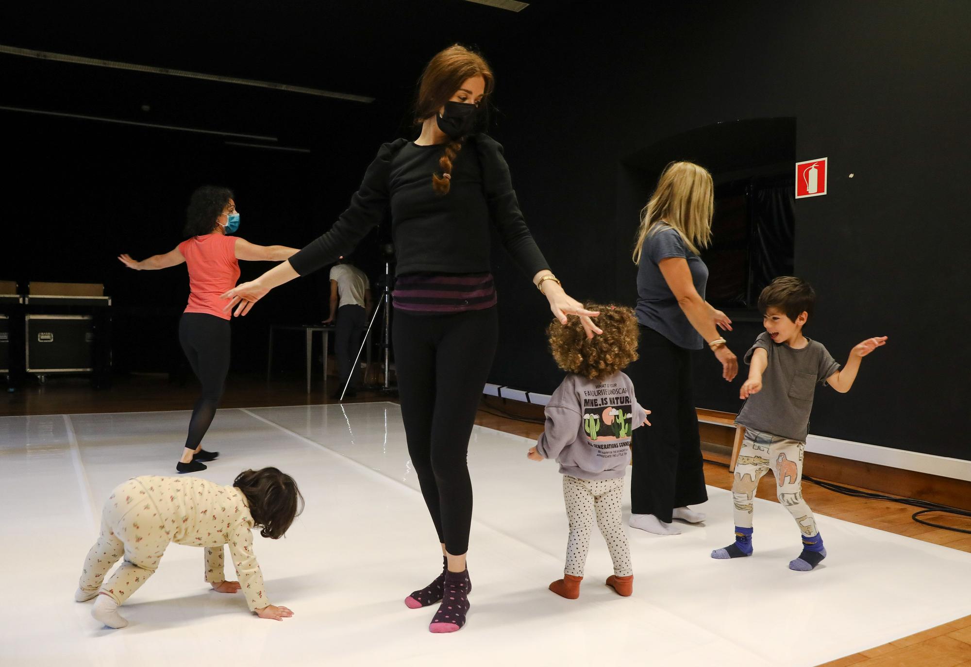 Domingo de danza en Gijón para bebés y adultos