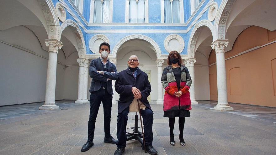 Fernando Delgado, entre Pablo González Tornel y Carmen Amoraga, ayer en el museo, tras la reunión del Patronato. | FERNANDO BUSTAMANTE
