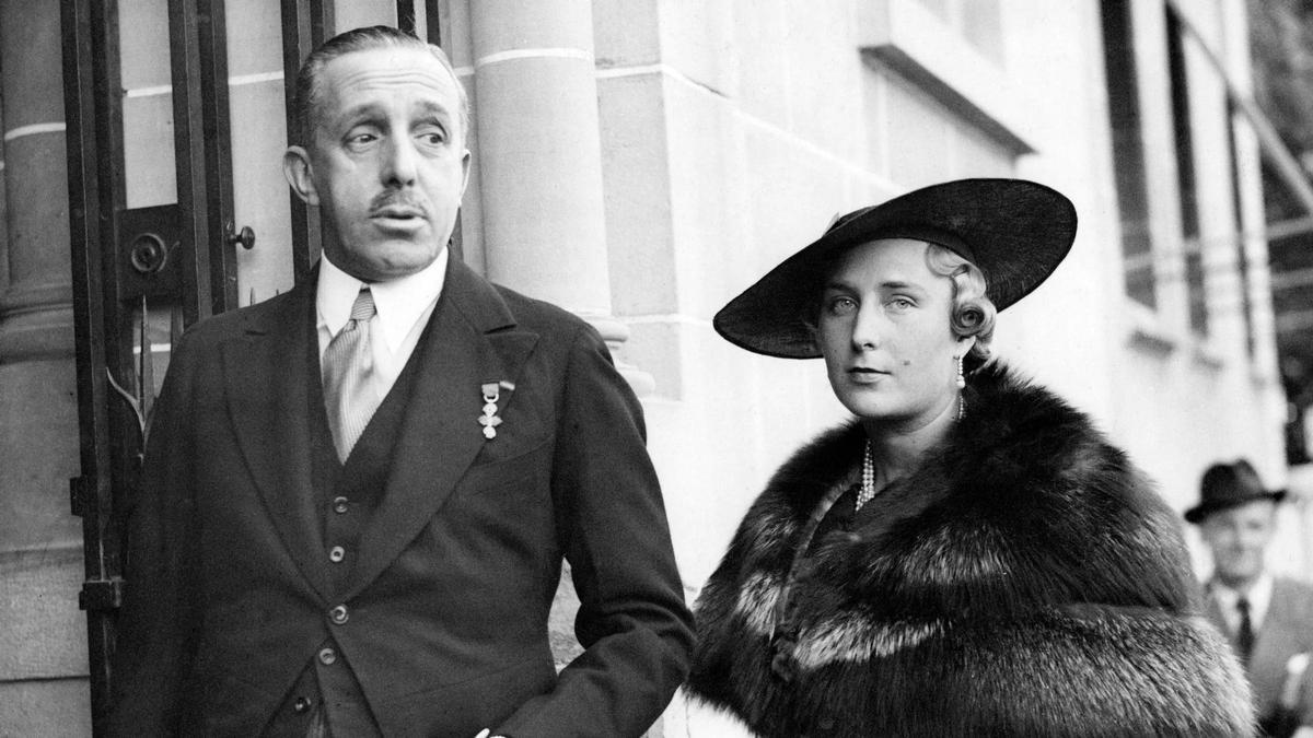 Alfonso XIII junto a su hija la infanta María Cristina.