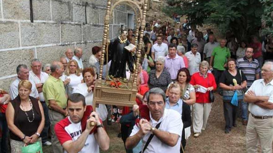 Procesión en honor al santo en Piñor.  // Iñaki Osorio