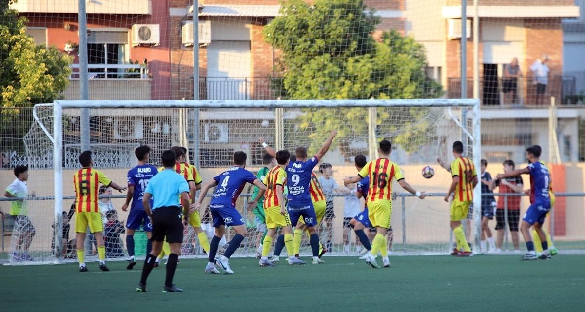 Momento en el que el Alzira anota el empate.