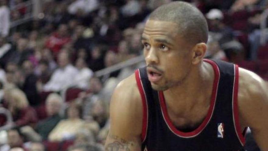 Juan Dixon, ex NBA, es el número 1 de la lista para reforzar la plantilla del Unicaja.