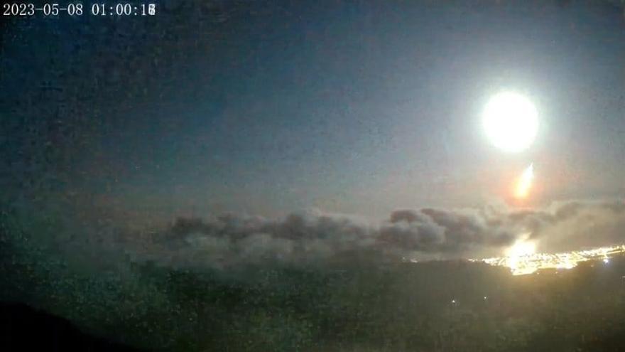 Vídeo: Graban desde el pico del Bartolo en Benicàssim la caída de un asteroide