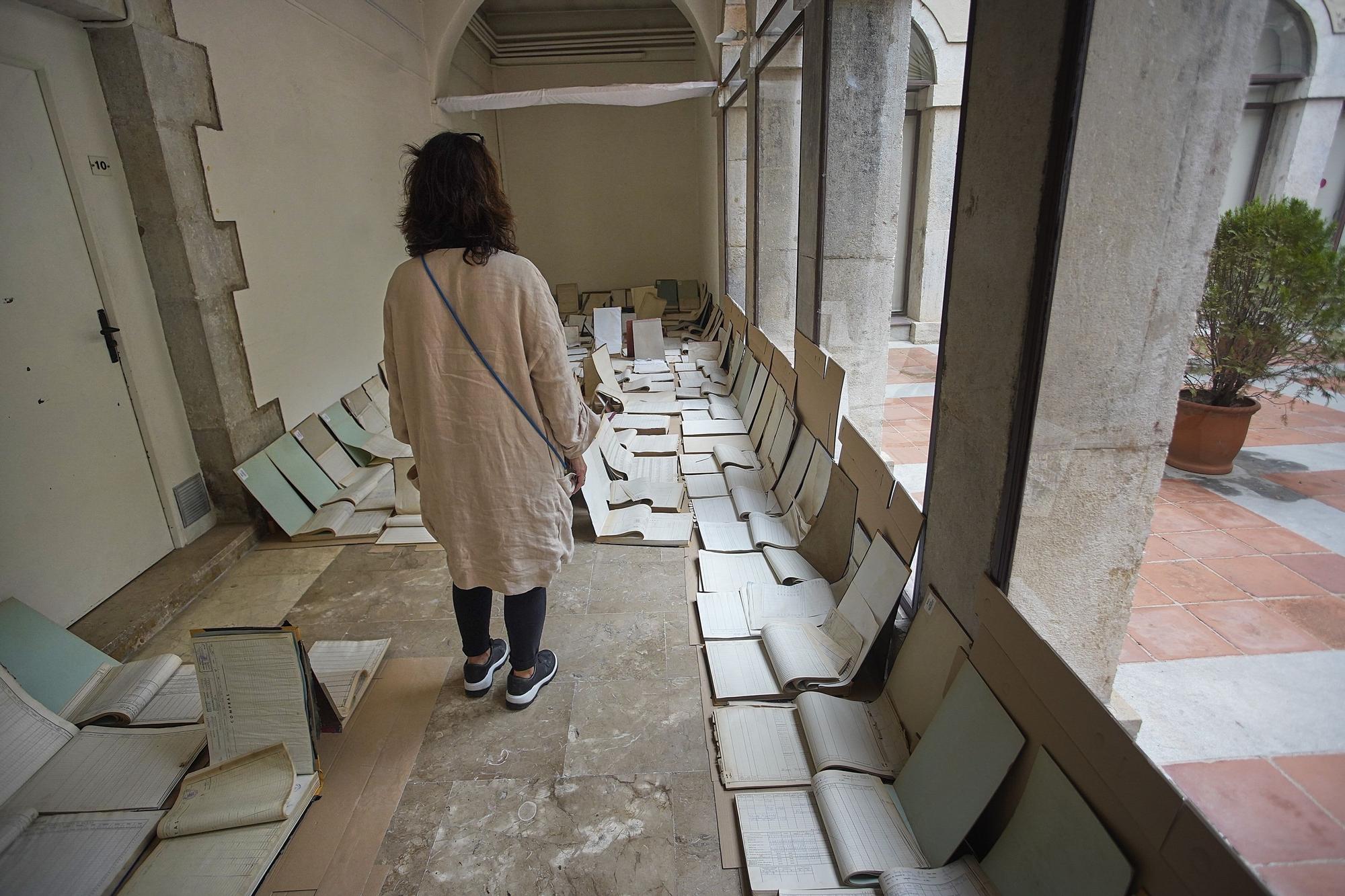 Estat dels documents després de la filtració d'aigua a l'Arxiu Històric de Girona
