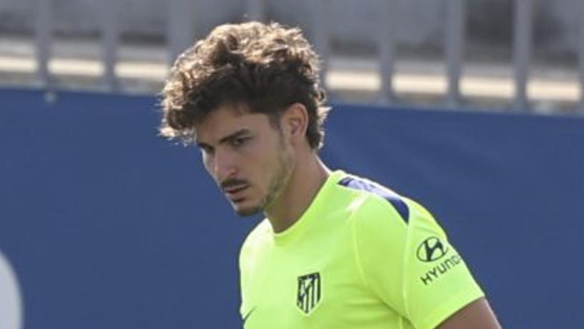 Julián Álvarez entrena con el Atlético.