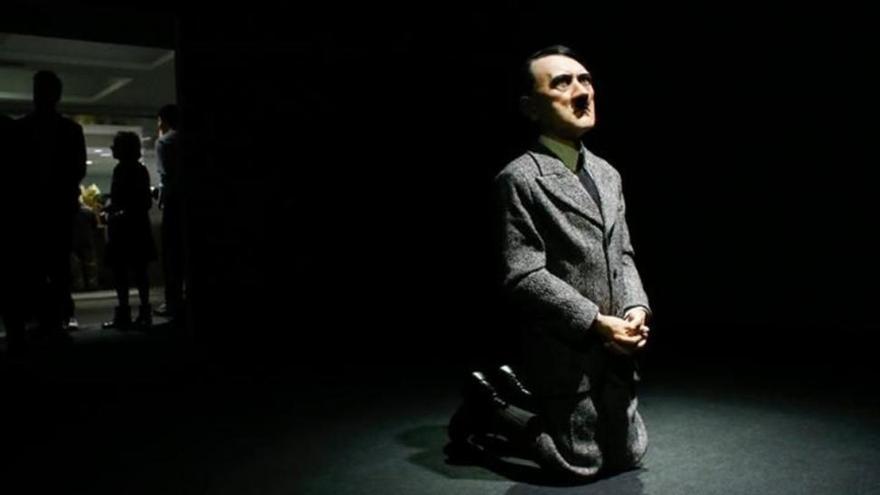 Más de 15 millones por una estatua de Hitler