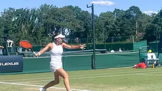 Eugenia Zozaya sella una remontada de mérito y ya está en octavos de Wimbledon