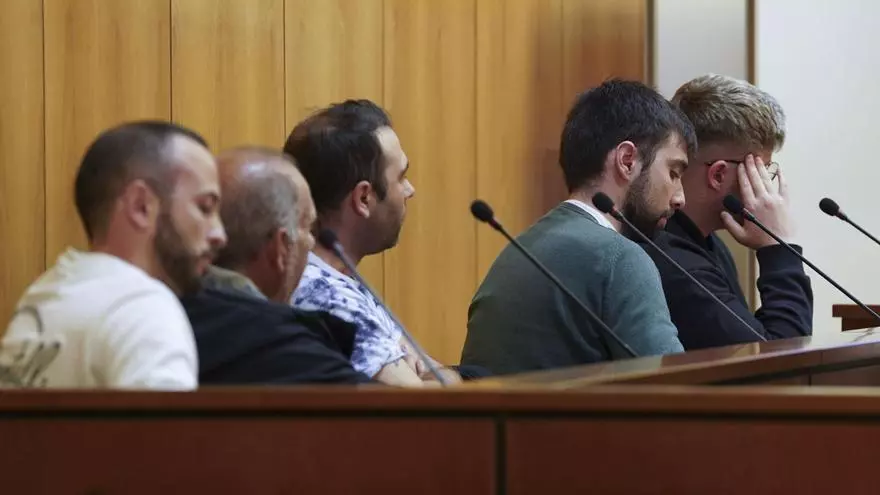 Condenan a un año de cárcel a cinco hinchas del Valladolid por insultos racistas a Vinícius