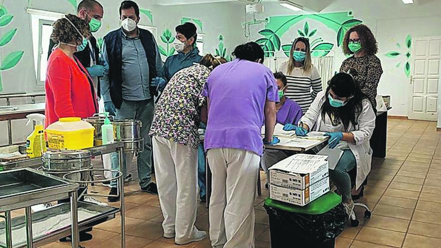 Campaña de pruebas en los centros de mayores de La Palma y El Hierro.