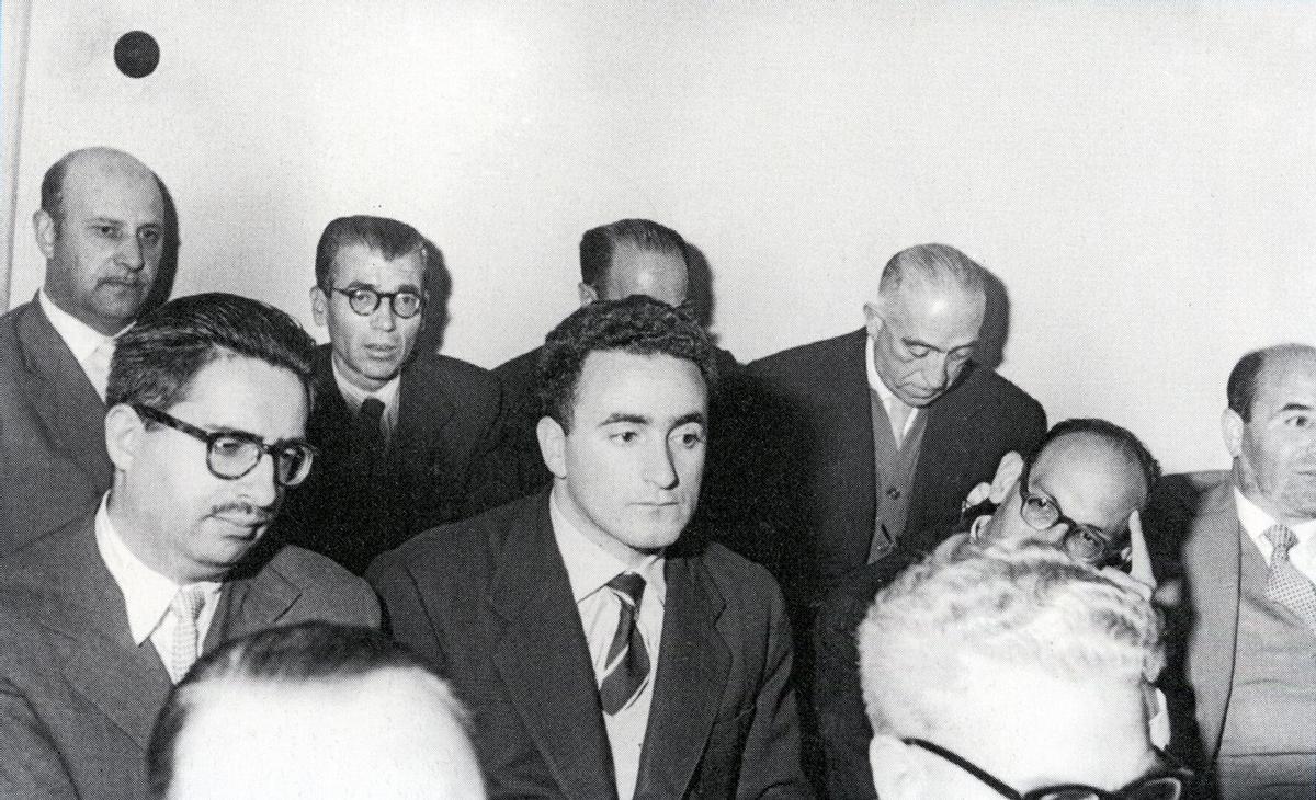 Alonso Montero, nun congreso de terminoloxía en 1960. Alonso Montero, nun congreso de terminoloxía en 1960.