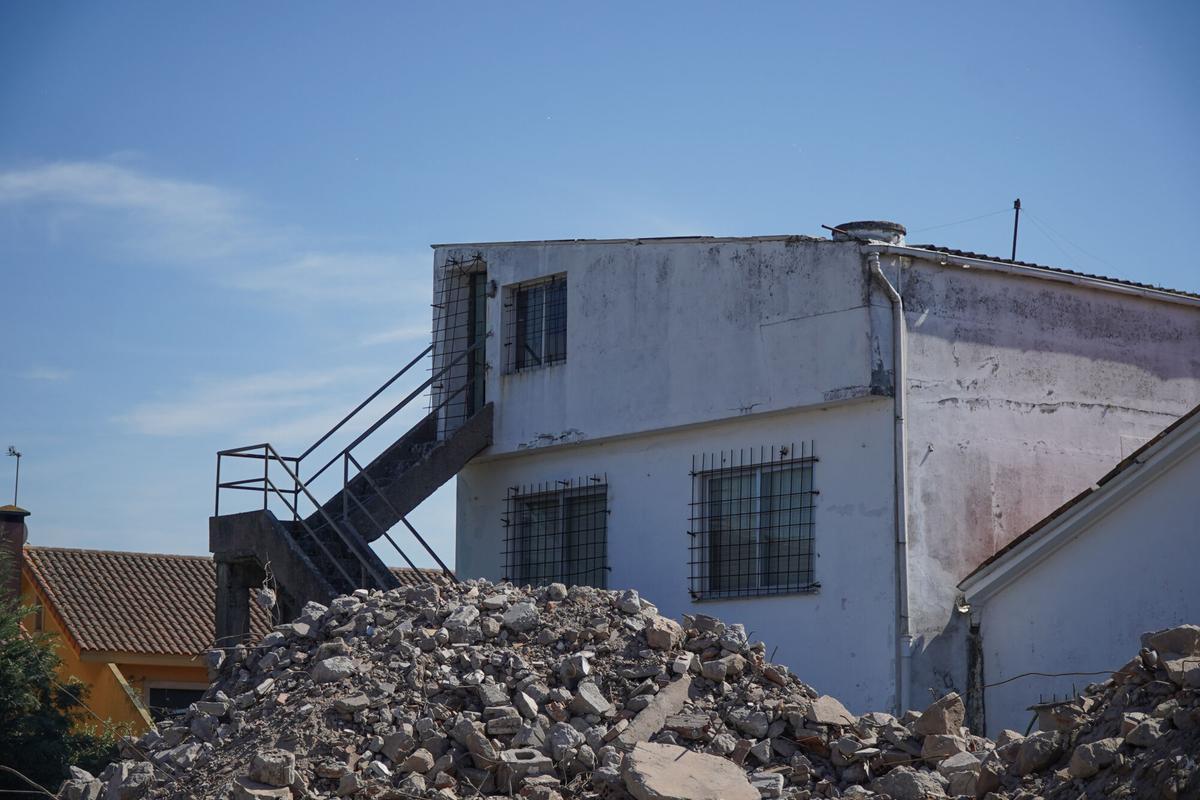 Avanzan las demoliciones de viviendas en el entorno del Chuac para levantar la futura torre polivalente