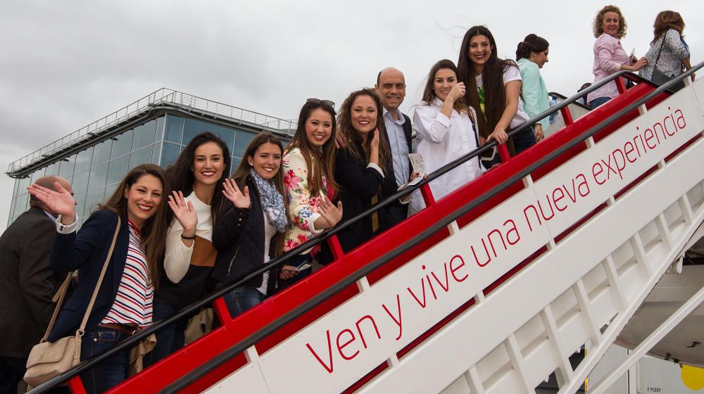 Las candidatas antes de subir al avión