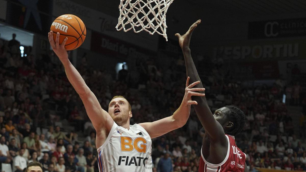 Fotos del partit entre el Bàsquet Girona i el Saragossa