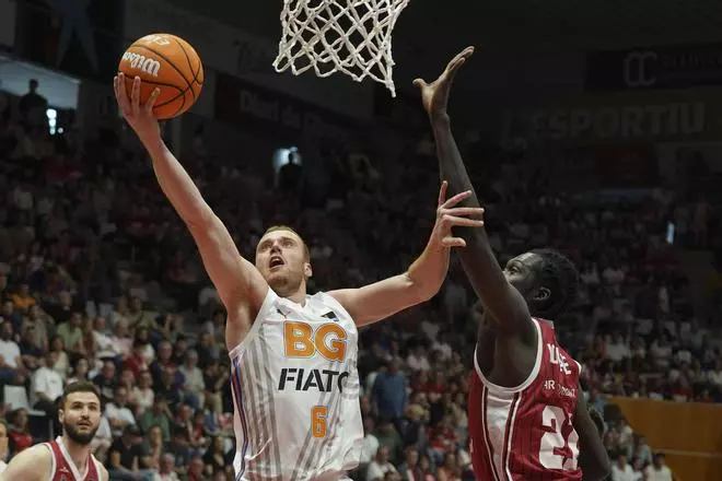 Fotos del partit entre el Bàsquet Girona i el Saragossa