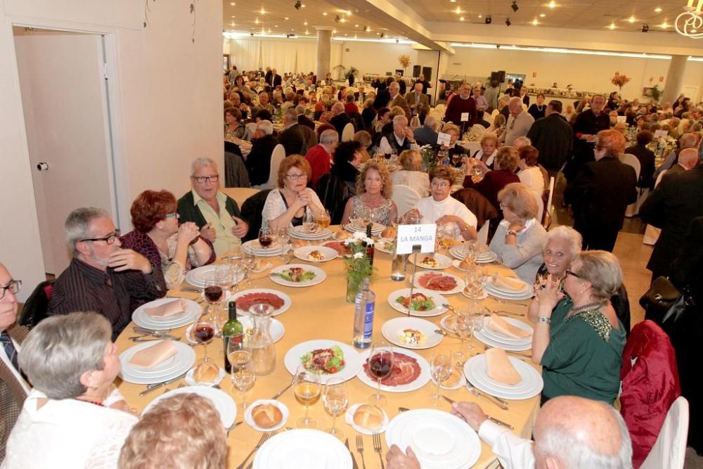 Almuerzo y baile por el Día de los Enamorados en el Club de Mayores de Cartagena