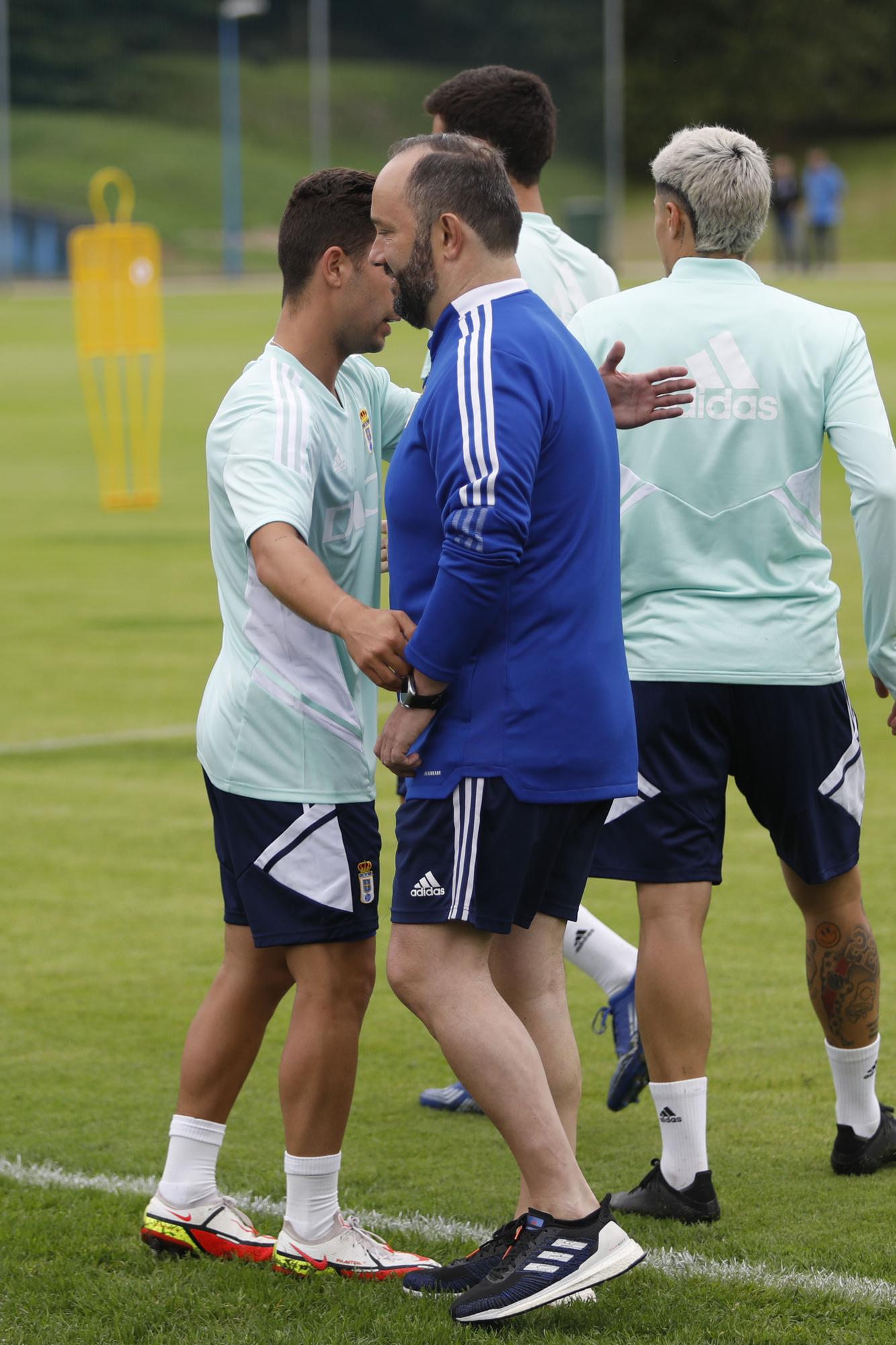 EN IMÁGENES: el primer entrenamiento del Oviedo