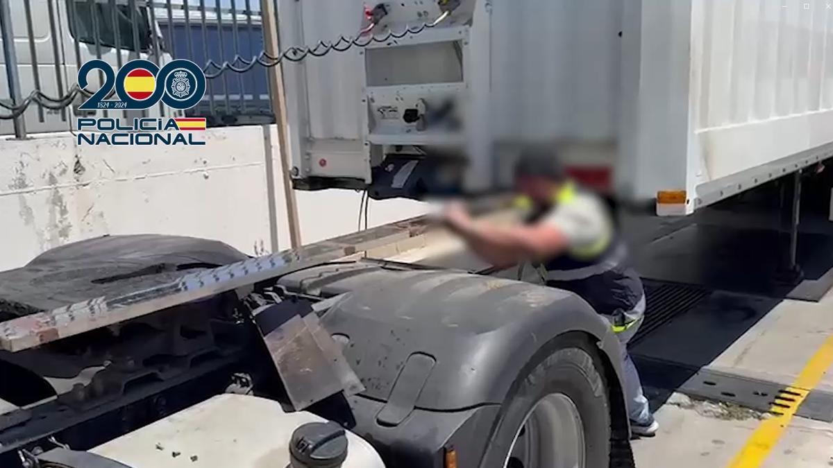 Cuatro detenidos tras intervenir 360 kilos de hachís ocultos en el remolque de un camión