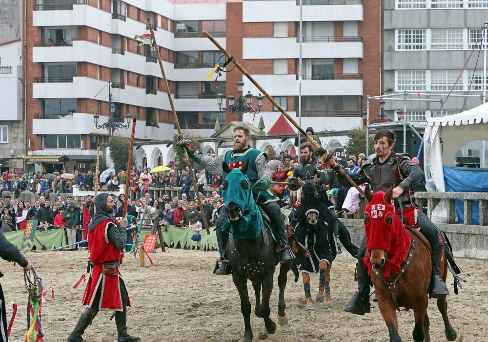 La celebración de la epopeya de 1493 congrega a una multitud en Baiona