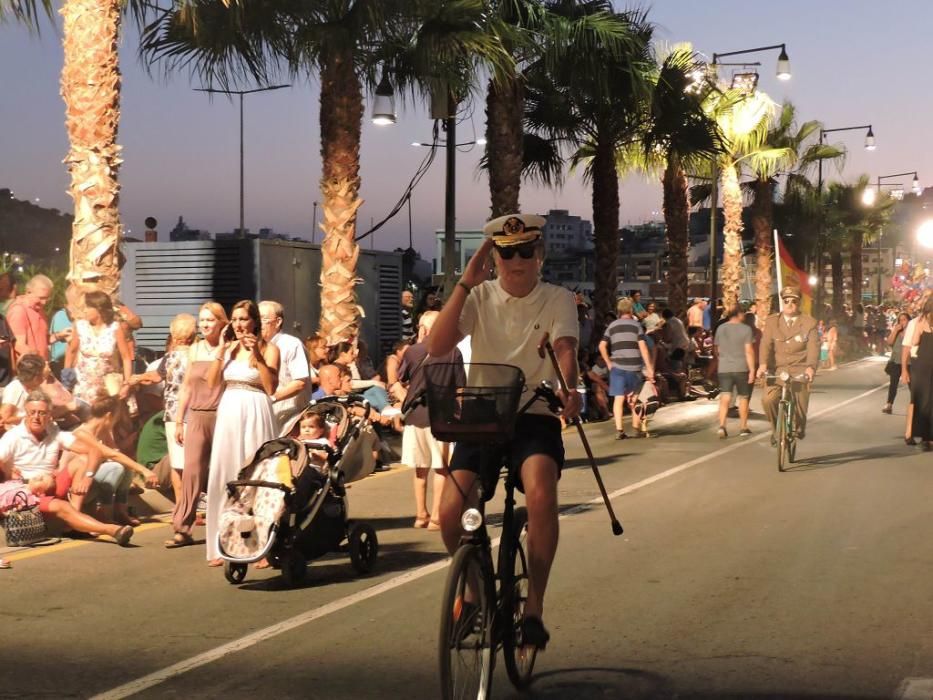 La bahía de Águilas se transforma en un gran teatro en su Carnaval de verano