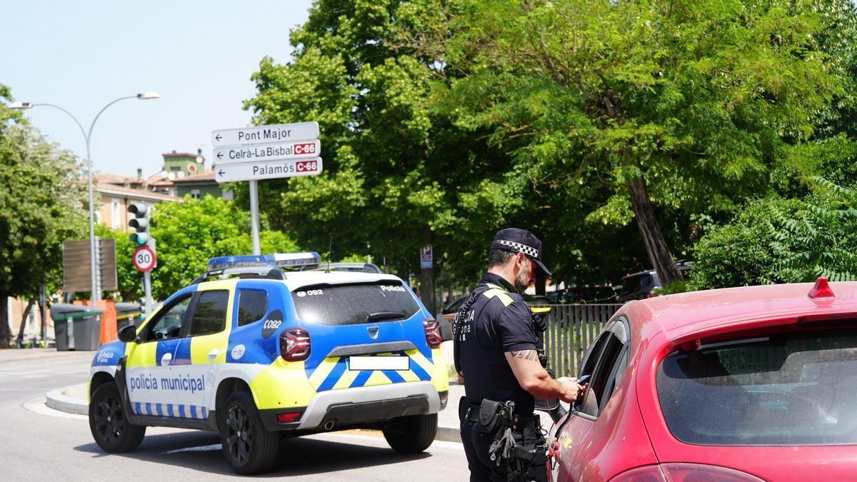Un control de la Policia Municipal de Girona realitzat dimarts coincidint amb la setmana de Sant Joan.