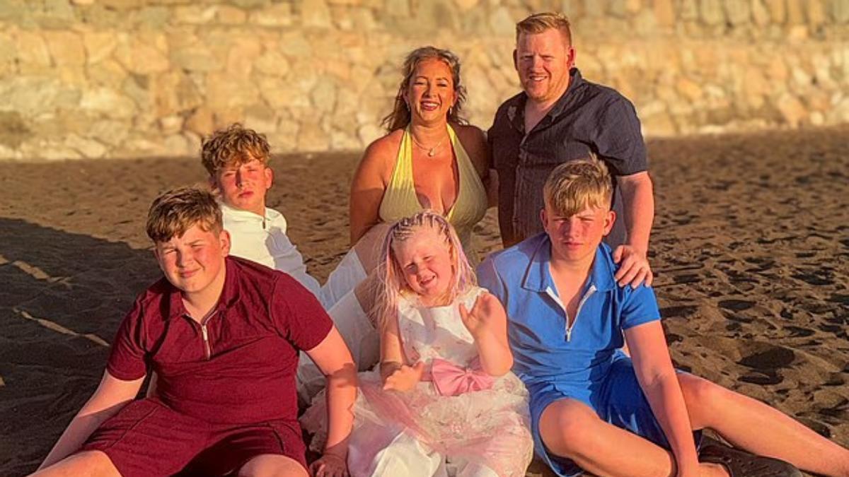 Una familia británica desafía el calendario escolar por viajar a Canarias