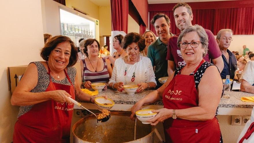 El barrio de San Francisco de Palma del Río ofrece 50 kilos de garbanzos en su potaje solidario