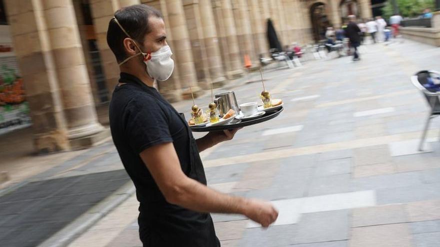 Un treballador de l&#039;hostaleria al País Basc